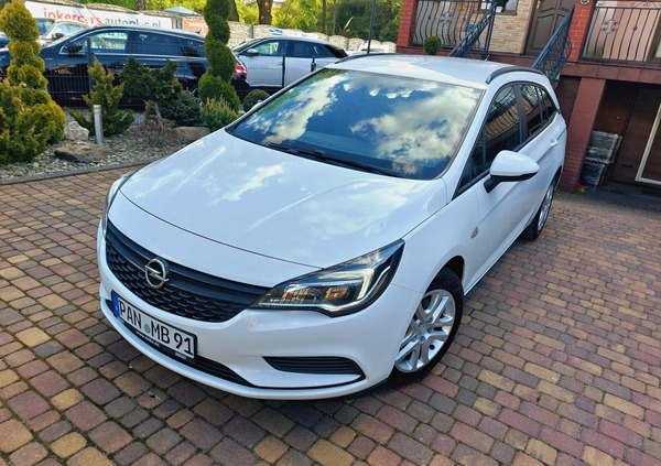 Opel Astra cena 35900 przebieg: 197000, rok produkcji 2017 z Zawiercie małe 667